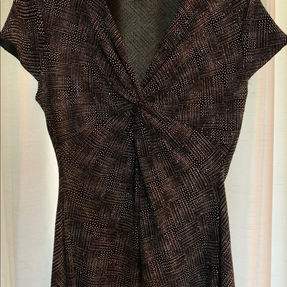 Dress Barn Sparkle V Neck Short Sleeves-M